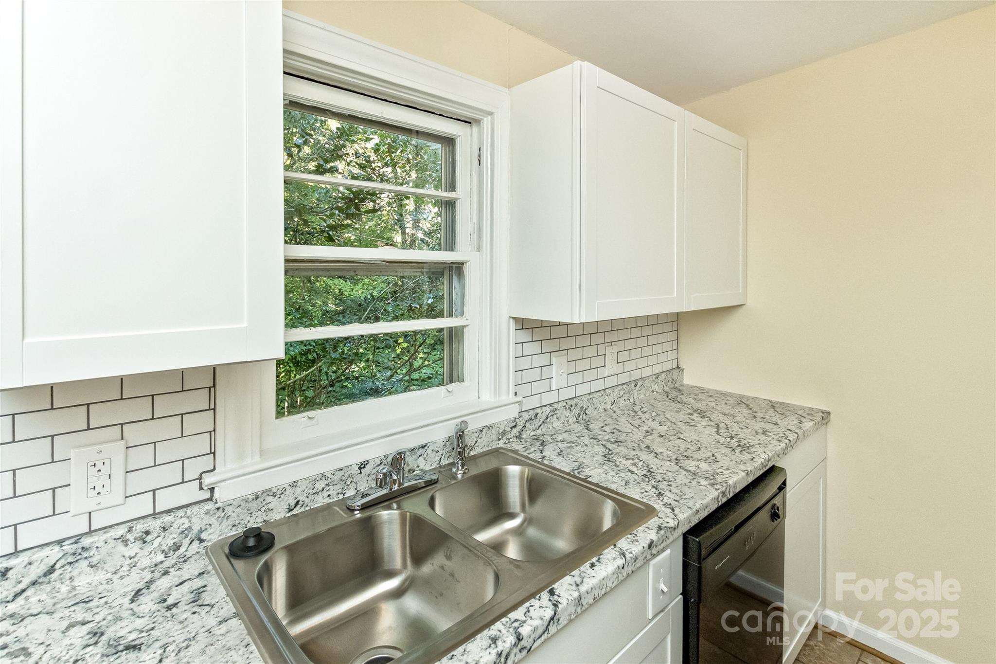 54 Hampden Road Asheville, NC 28805 - Photo 9 of 36