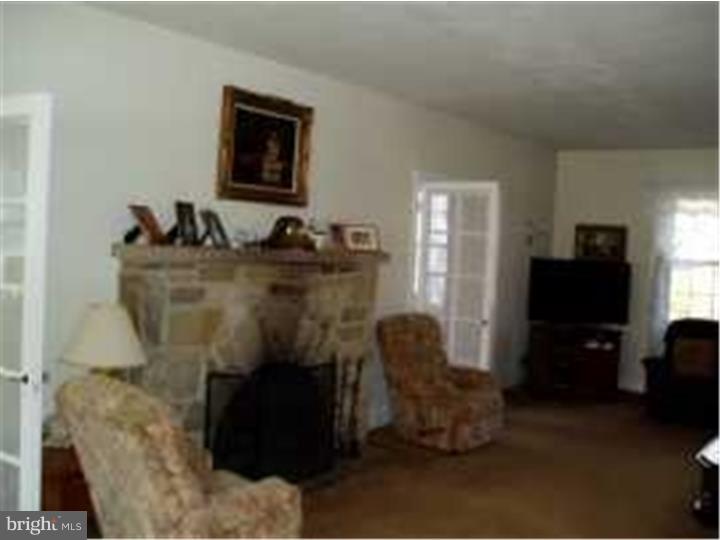 520-522 Ewingville Road Ewing, NJ 08638 - Photo 5 of 17 Living Room