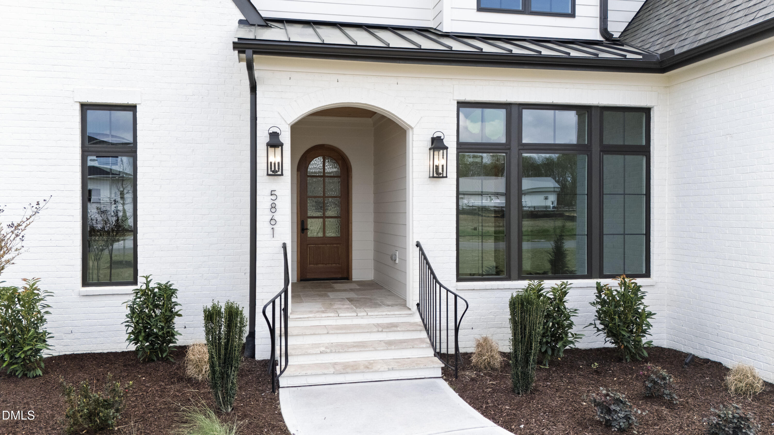 688 Lynch Road Selma, NC 27576 - Photo 5 of 71 Carriage (125)