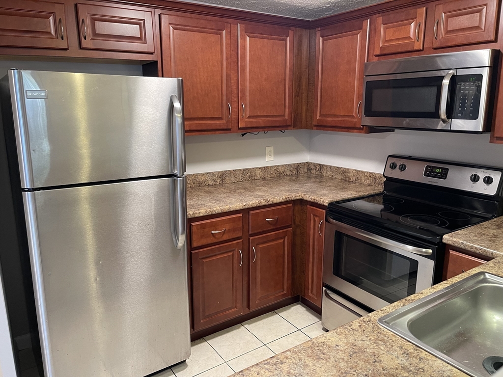 12 Victoria Drive, Unit 12 Merrimack, NH 03054 - Photo 4 of 33