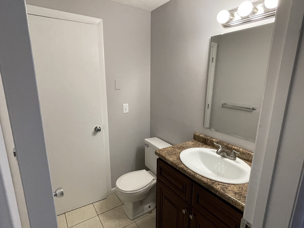 12 Victoria Drive, Unit 12 Merrimack, NH 03054 - Photo 9 of 33