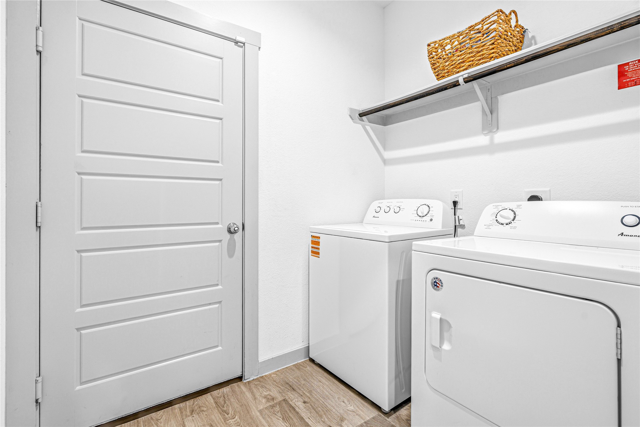 12566 Fleet River Road Houston, TX 77047 - Photo 20 of 30 Laundry room