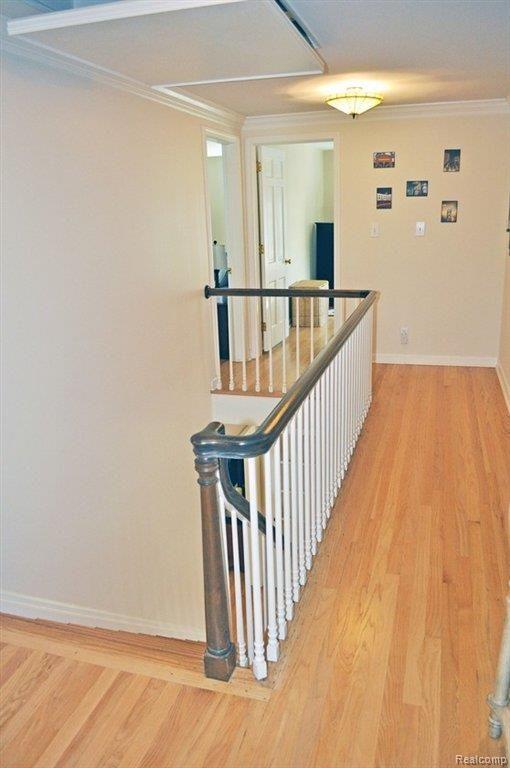 262 Lincoln Road Grosse Pointe, MI 48230 - Photo 14 of 37 262 Lincoln - 2nd floor hallway.