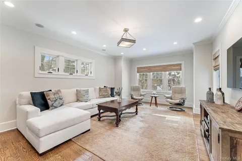 $2,395,000 | 1 Elmdorf Drive, Scarsdale, NY 10583