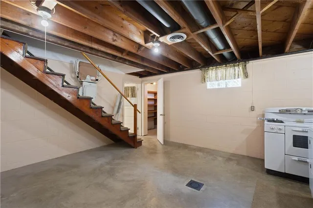 a view of a storage & utility room