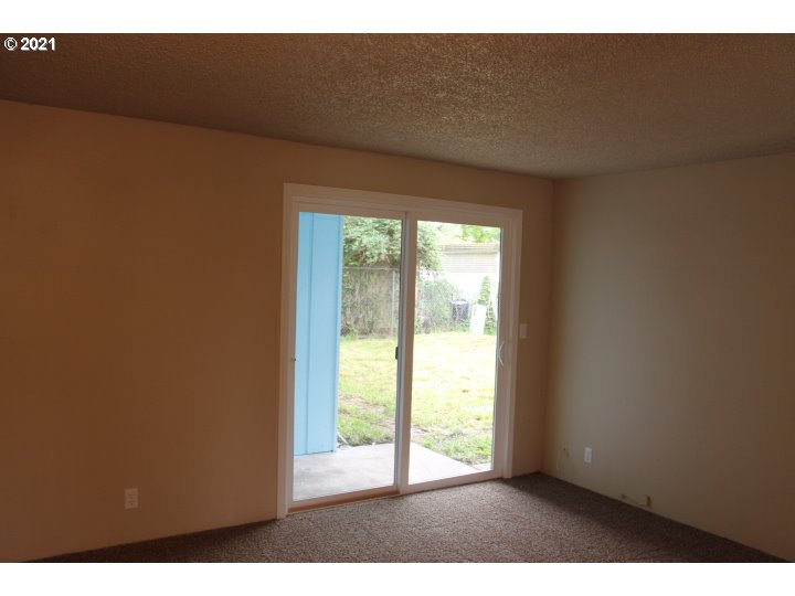 5334 B Street Springfield, OR 97478 - Photo 4 of 17
