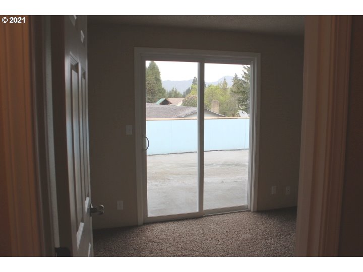 5334 B Street Springfield, OR 97478 - Photo 5 of 17
