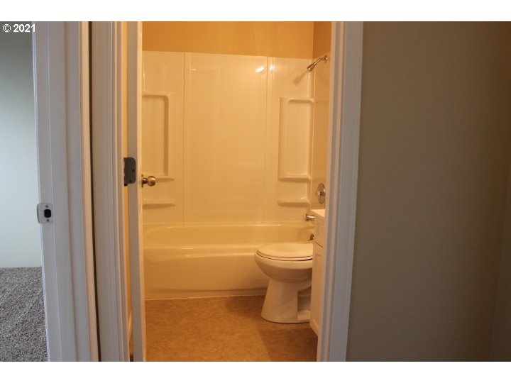 5334 B Street Springfield, OR 97478 - Photo 7 of 17