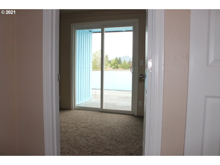 5334 B Street Springfield, OR 97478 - Photo 8 of 17