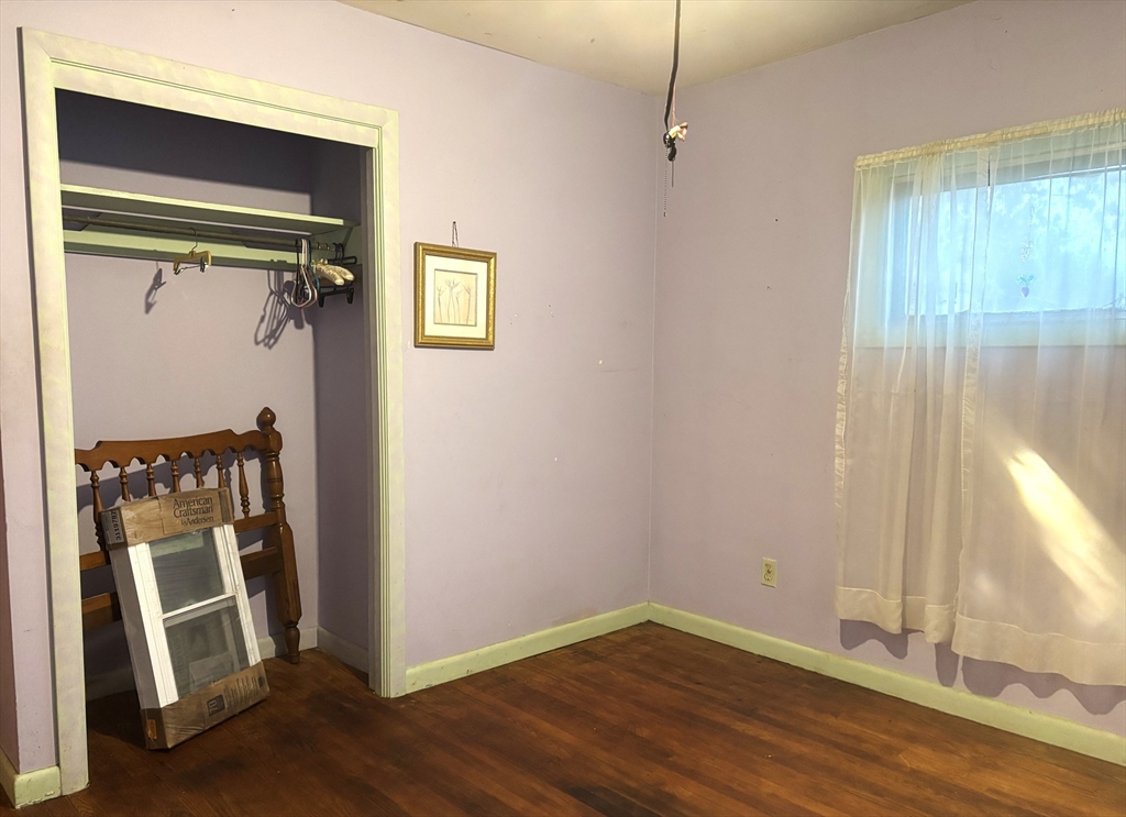 52 Bremen Street Springfield, MA 01108 - Photo 3 of 6