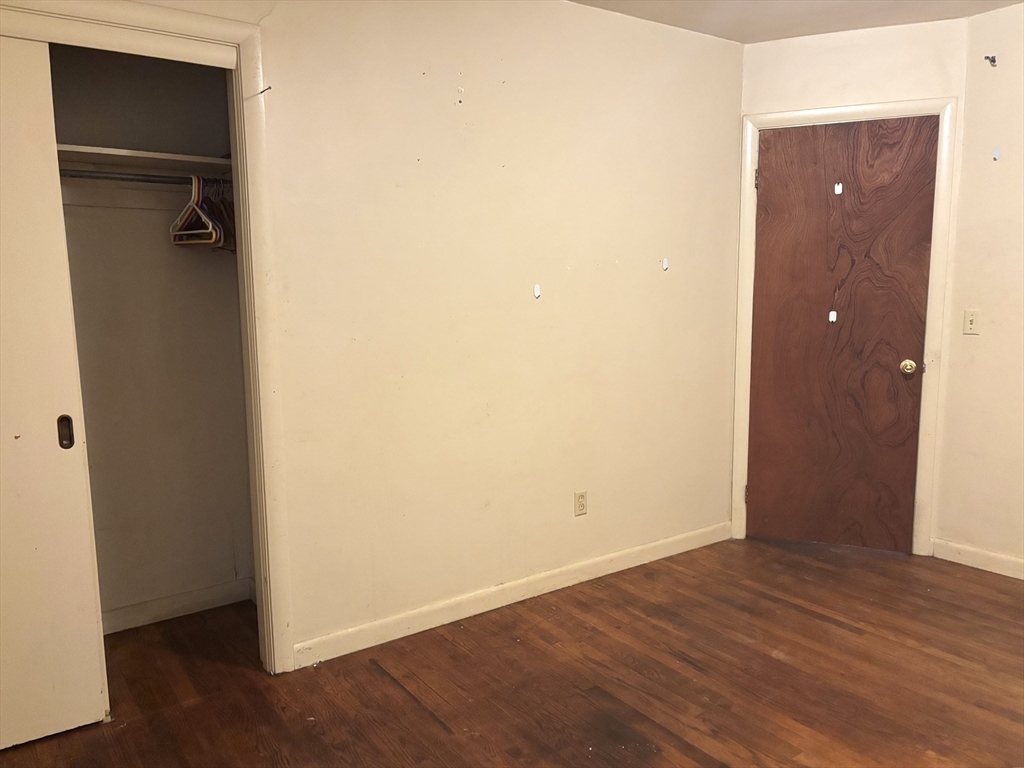 52 Bremen Street Springfield, MA 01108 - Photo 5 of 6