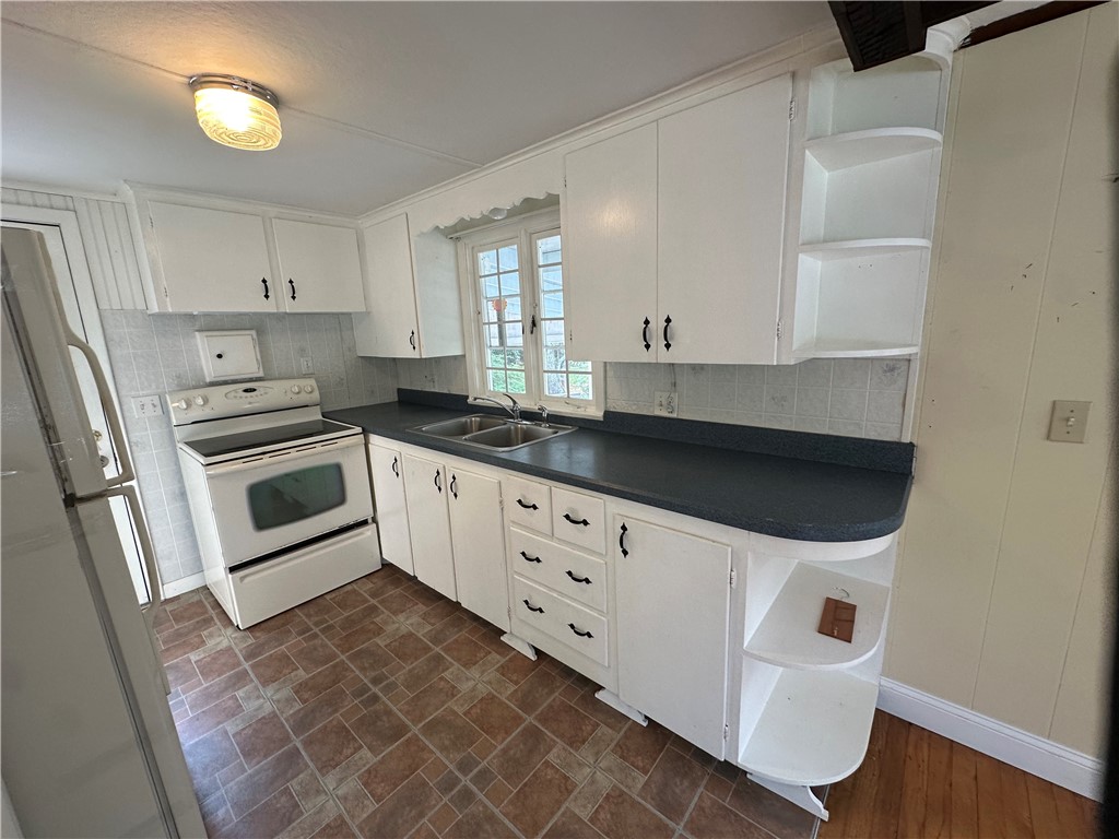 12 East Stuart Street Westerly, RI 02891 - Photo 14 of 39