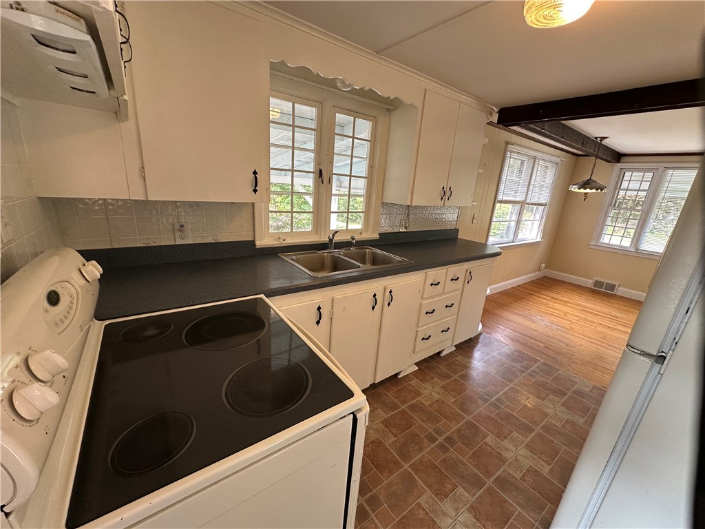 12 East Stuart Street Westerly, RI 02891 - Photo 15 of 39