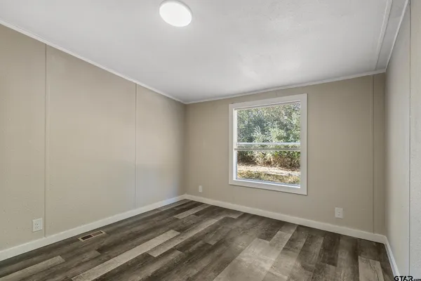 a view of empty room with window