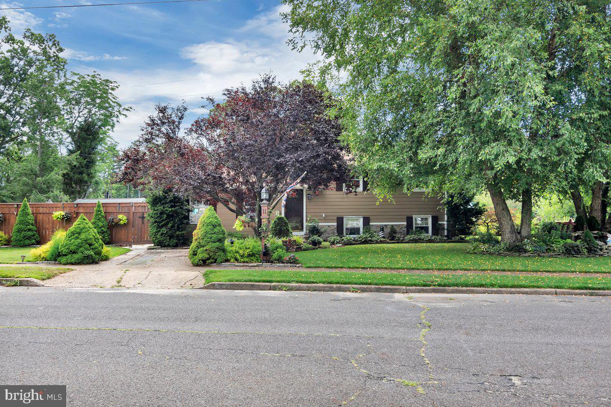 11 South Club Road Pine Hill, NJ 08021 - Photo 1 of 25