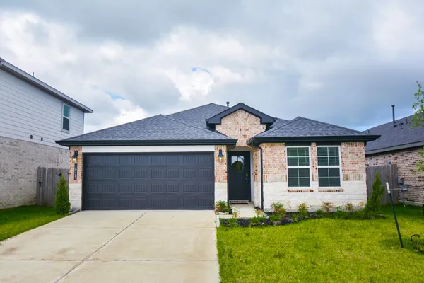 $340,000 | 1035 Vista Pointe Drive, Fresno, TX 77545