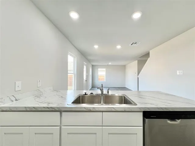 $2,350 | 829 Bluffview Drive, Cleburne, TX 76031