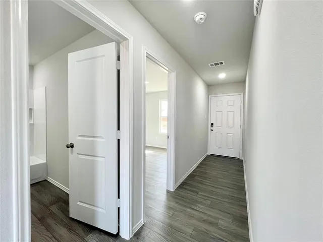 $2,350 | 829 Bluffview Drive, Cleburne, TX 76031