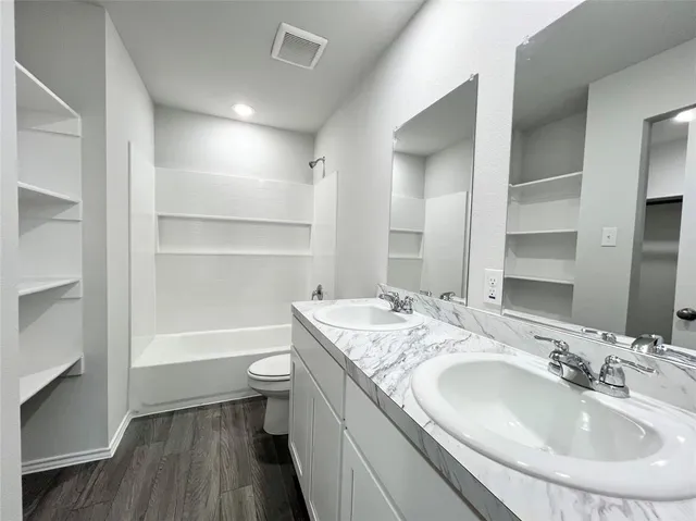 $2,350 | 829 Bluffview Drive, Cleburne, TX 76031