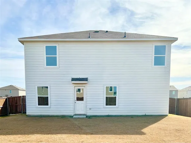 $2,350 | 829 Bluffview Drive, Cleburne, TX 76031