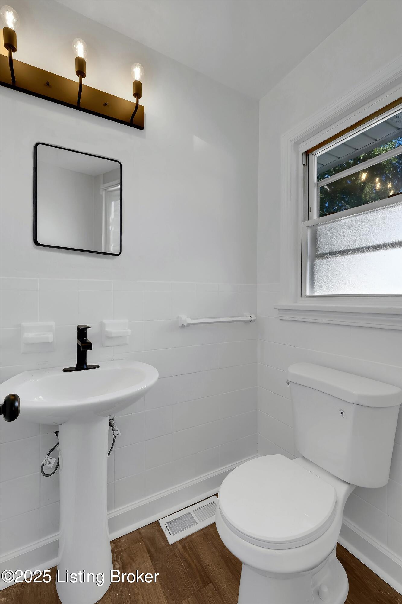 5202 Rodgers Road Louisville, KY 40258 - Photo 14 of 39 38-5202 Rogers Ave_mirror