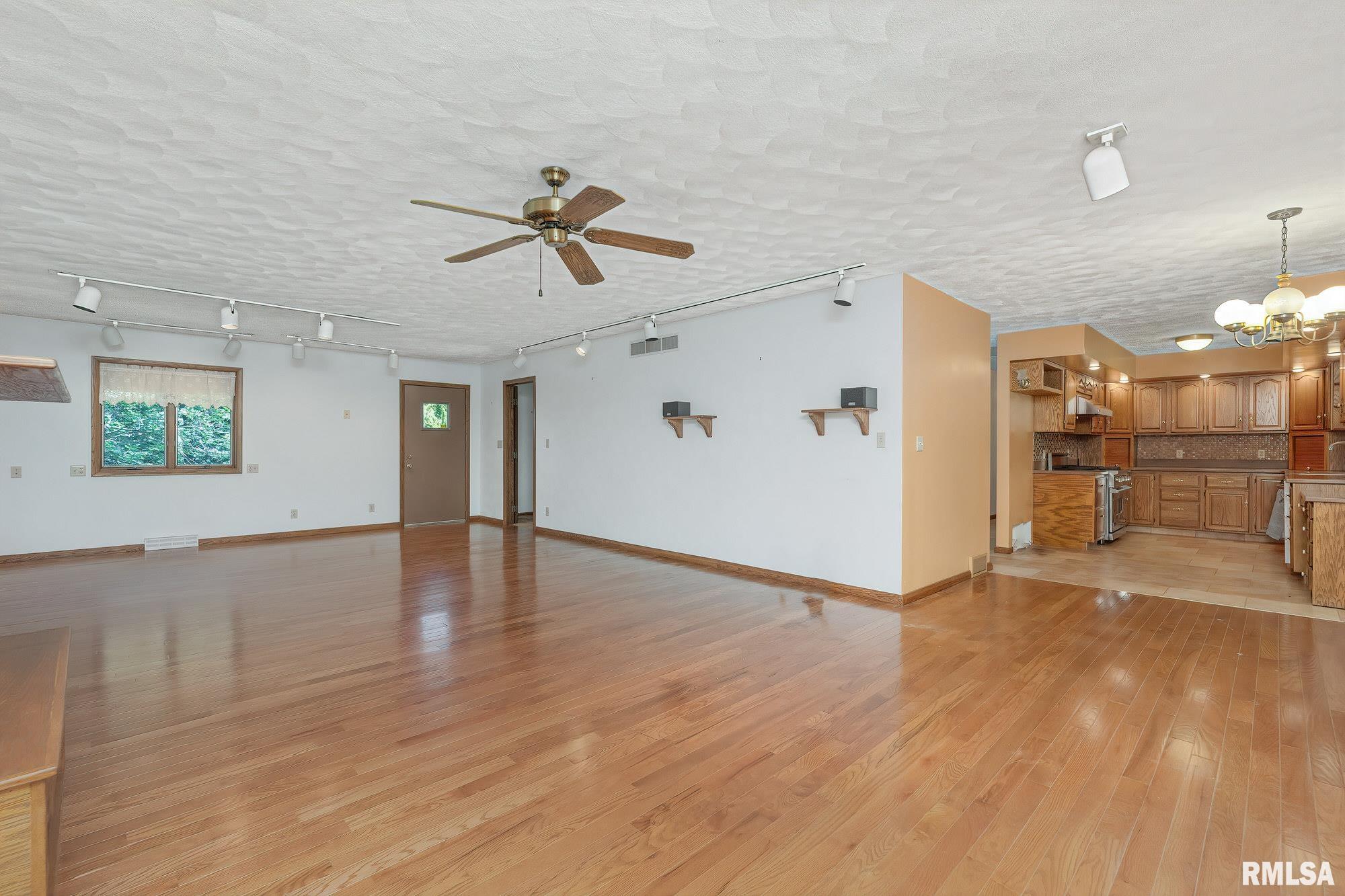 9128 147th Street West Taylor Ridge, IL 61284 - Photo 5 of 36
