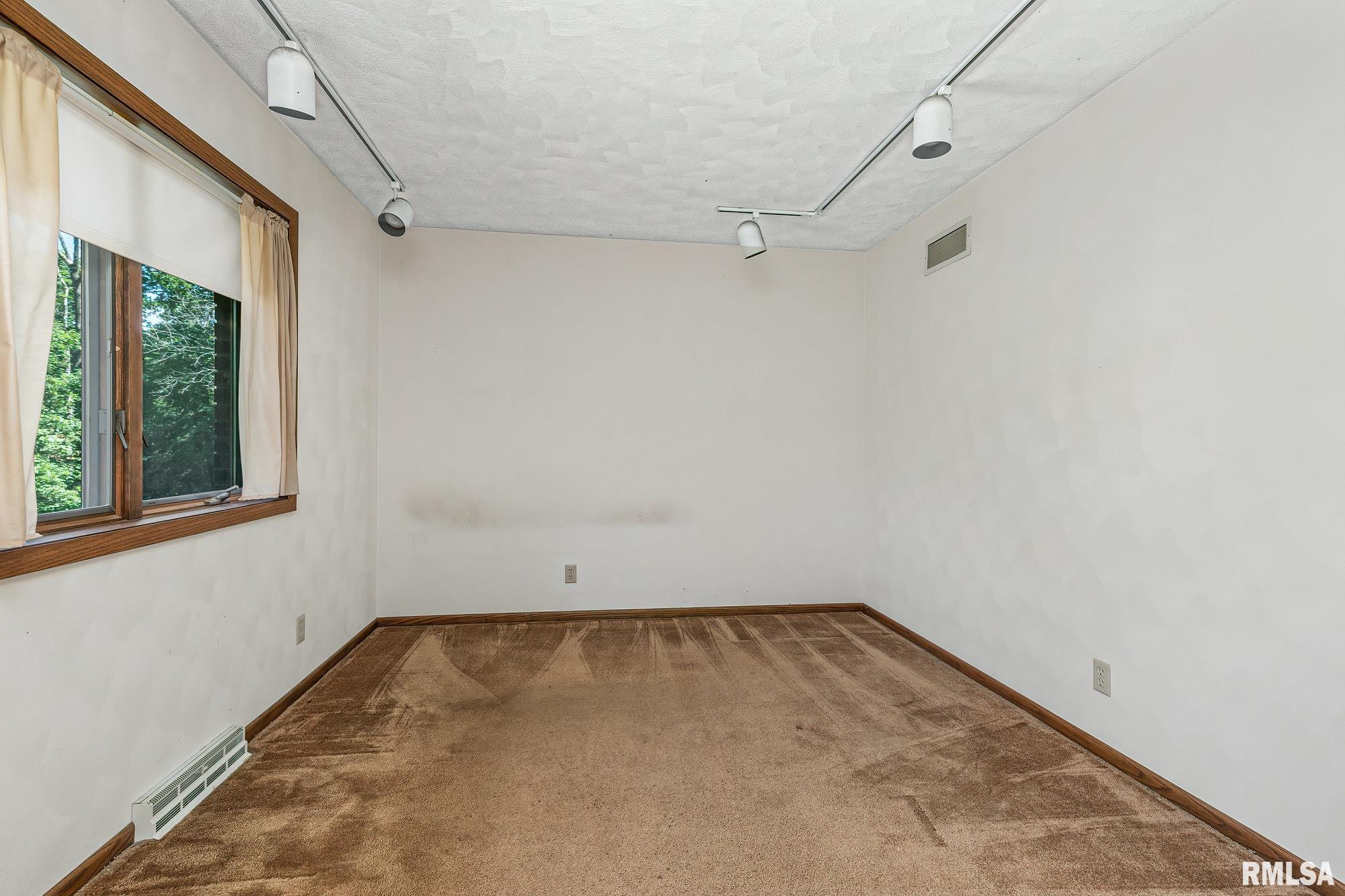 9128 147th Street West Taylor Ridge, IL 61284 - Photo 8 of 36