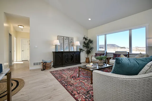 $400,000 | 140 Coulee Way, Wabasha, MN 55981