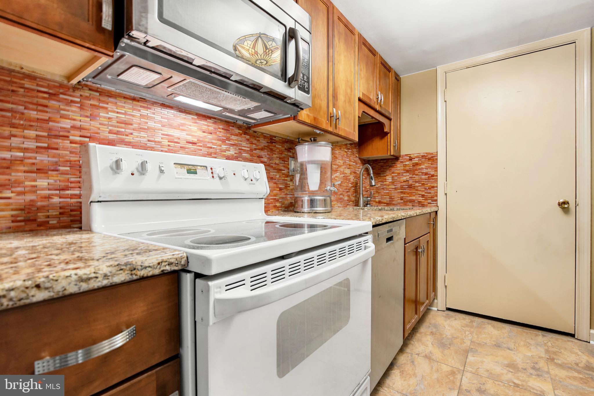 122 Bancroft Road, Unit 1C Lansdale, PA 19446 - Photo 14 of 29 Updated Kitchen