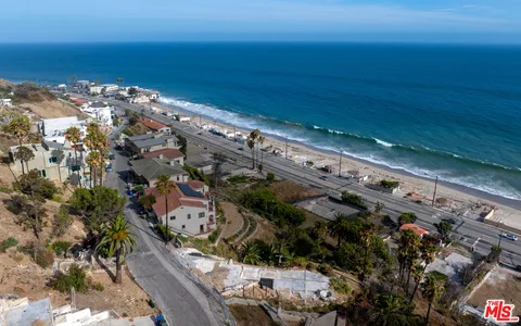$2,000,000 | 21400 Rambla Vista, Malibu, CA 90265
