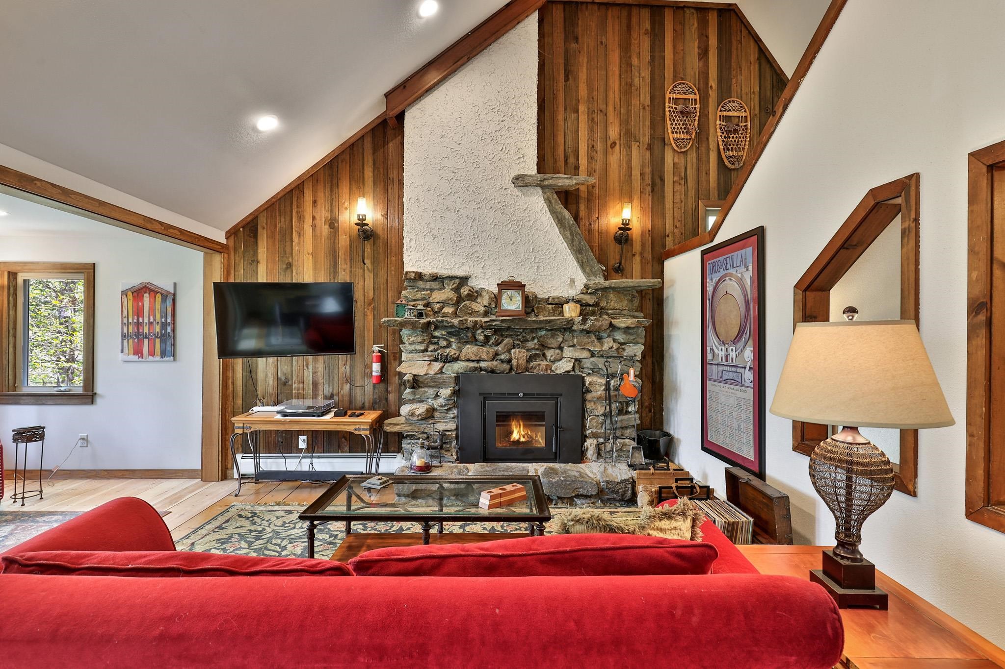 208 Great Hawk Road Rochester, VT 05767 - Photo 6 of 43