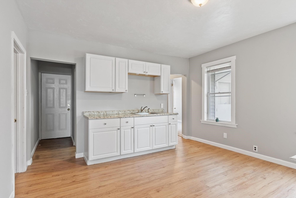 16 Doane Street Worcester, MA 01607 - Photo 5 of 42