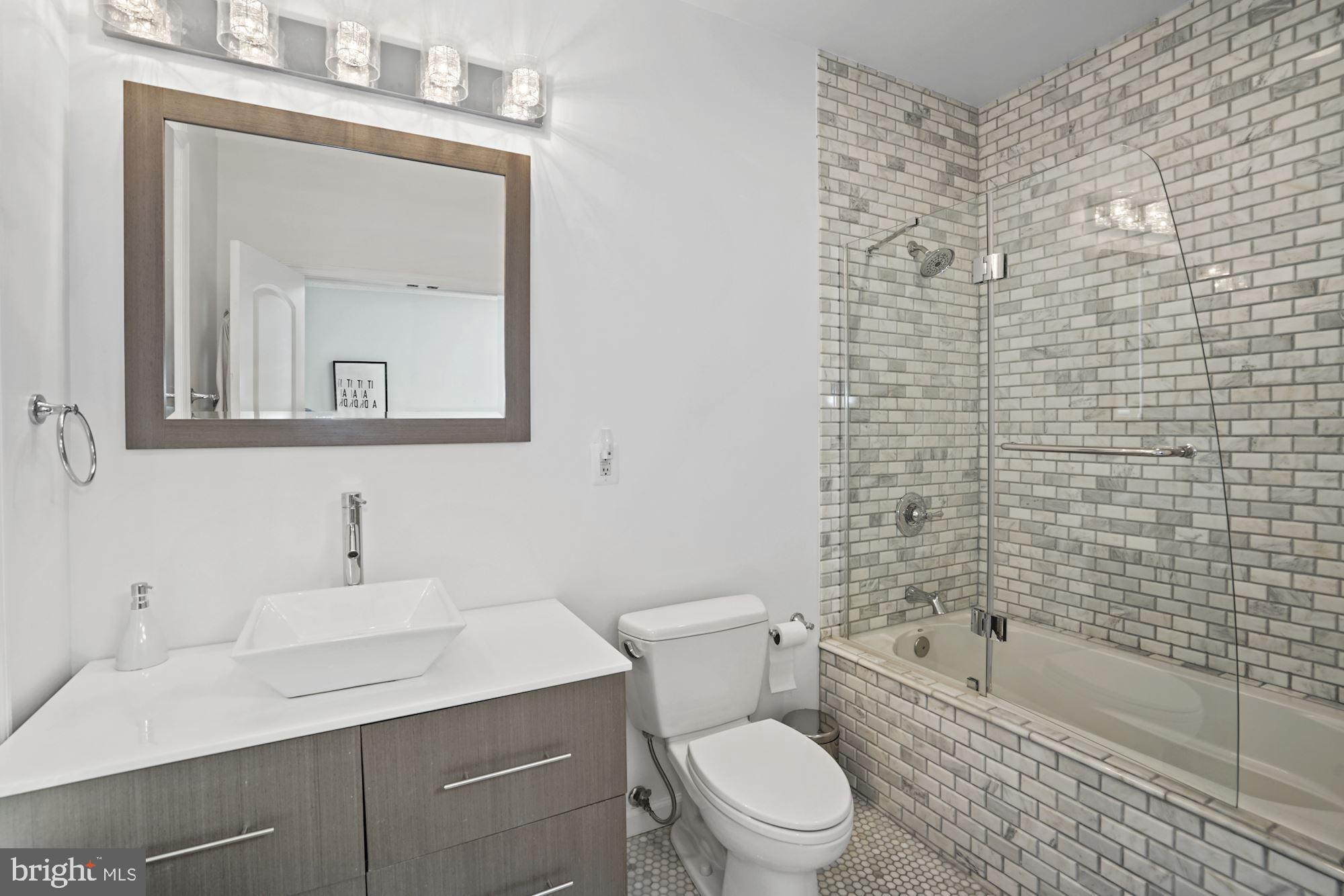65 New York Avenue Northwest Washington, DC 20001 - Photo 11 of 24 Owner's suite bath