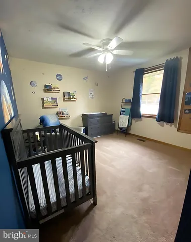 a view of livingroom with furniture