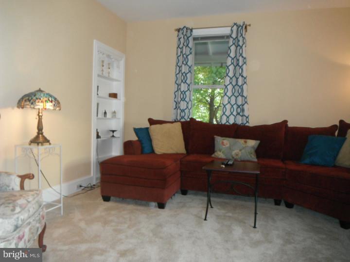 313 Ryers Avenue Cheltenham, PA 19012 - Photo 3 of 24 Living Room