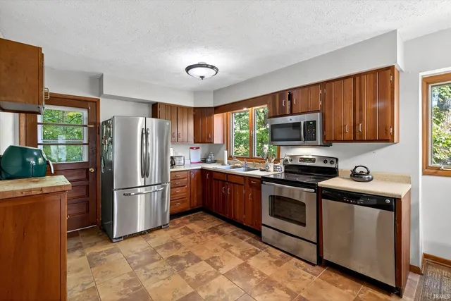 $349,000 | 7759 North Lakeview Drive, Unionville, IN 47468