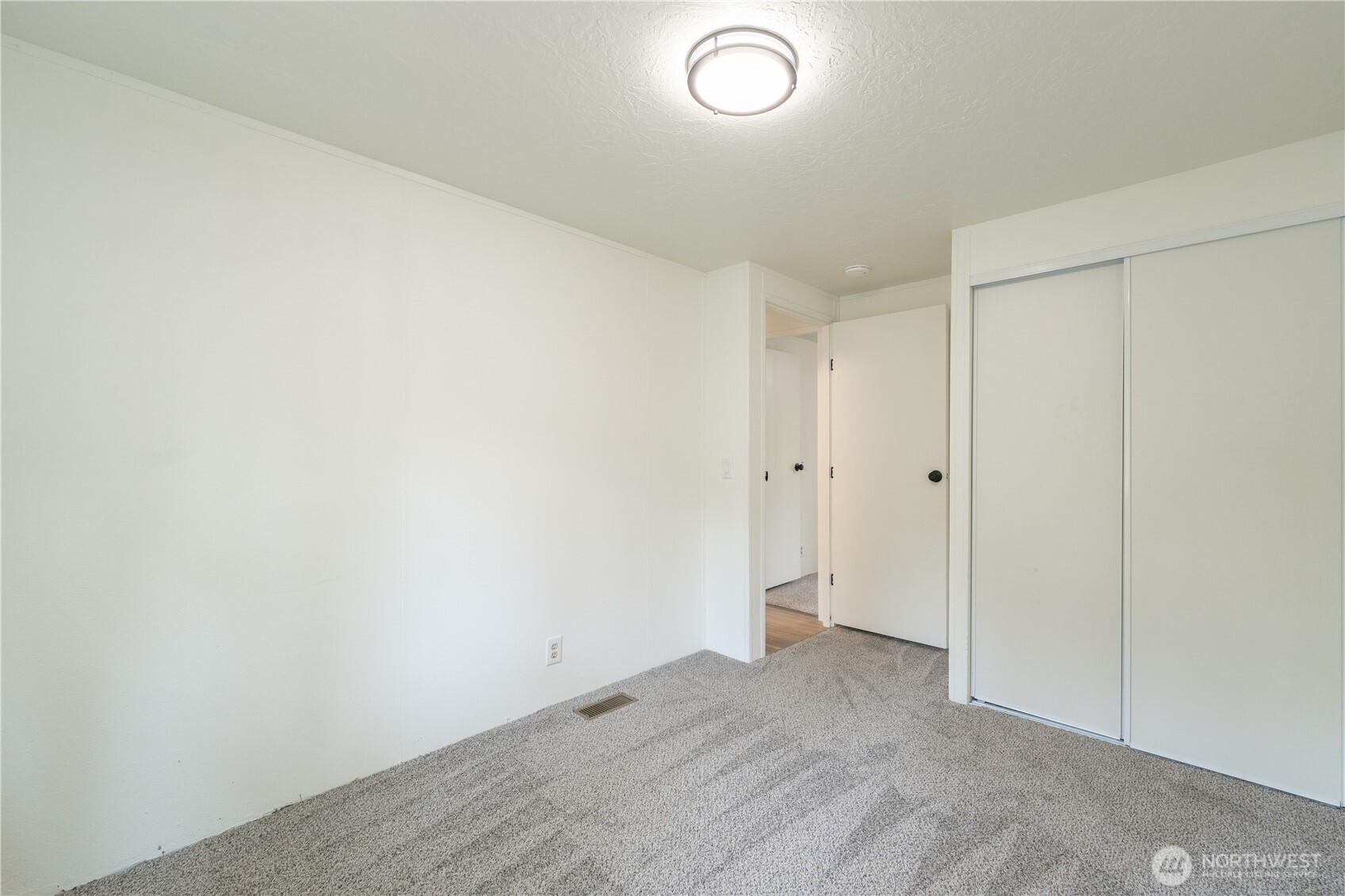 7701 Hardeson Road, Unit 52C Everett, WA 98203 - Photo 24 of 35