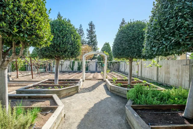 $3,750,000 | 5811 North Forkner Avenue, Fresno, CA 93711
