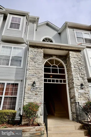 $2,800 | 5928 Founders Crossing Court, Unit 303, Alexandria, VA 22310
