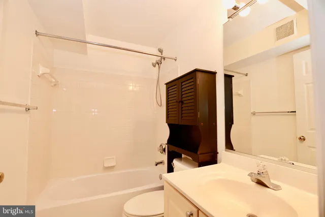 $2,800 | 5928 Founders Crossing Court, Unit 303, Alexandria, VA 22310