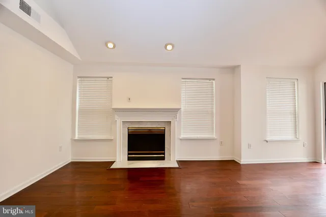 $2,800 | 5928 Founders Crossing Court, Unit 303, Alexandria, VA 22310