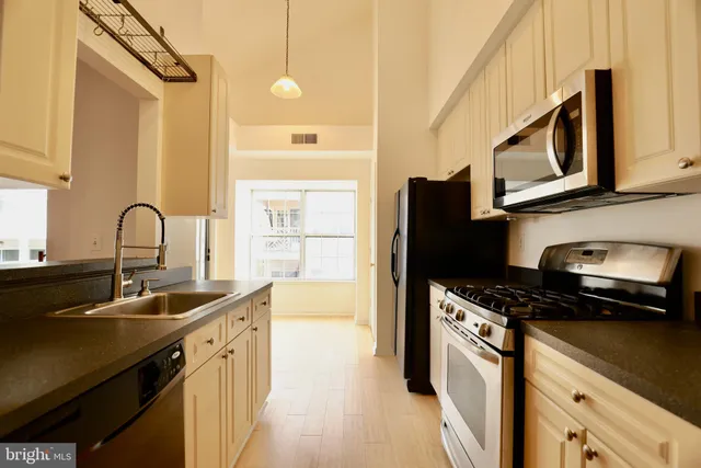 $2,800 | 5928 Founders Crossing Court, Unit 303, Alexandria, VA 22310