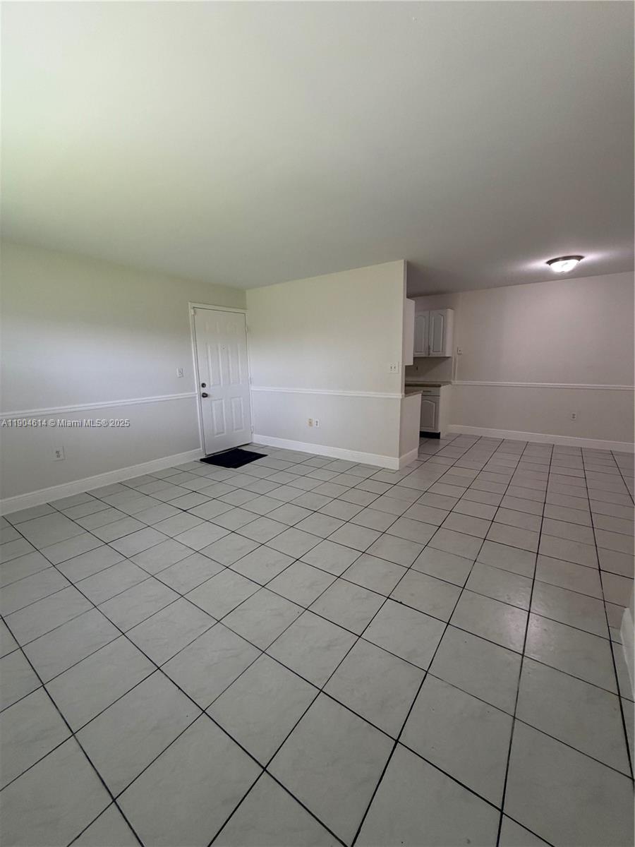 10370 Southwest 220th Street, Unit 118 Cutler Bay, FL 33190 - Photo 6 of 15 en empty room with windows