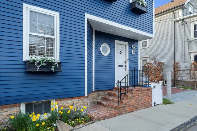 $2,800 | 33 Marsh Street, Unit 1, Newport, RI 02840