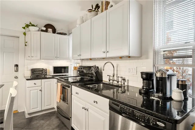 $2,800 | 33 Marsh Street, Unit 1, Newport, RI 02840