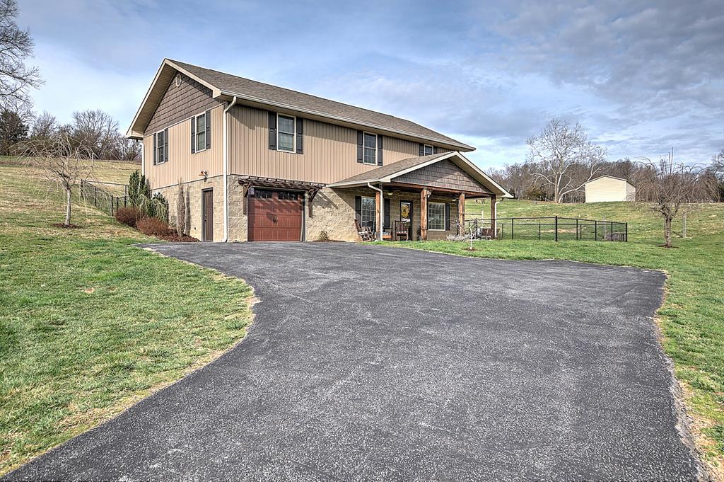 21543 Tranbarger Road Bristol, VA 24202 - Photo 1 of 22 Gallery Image 1
