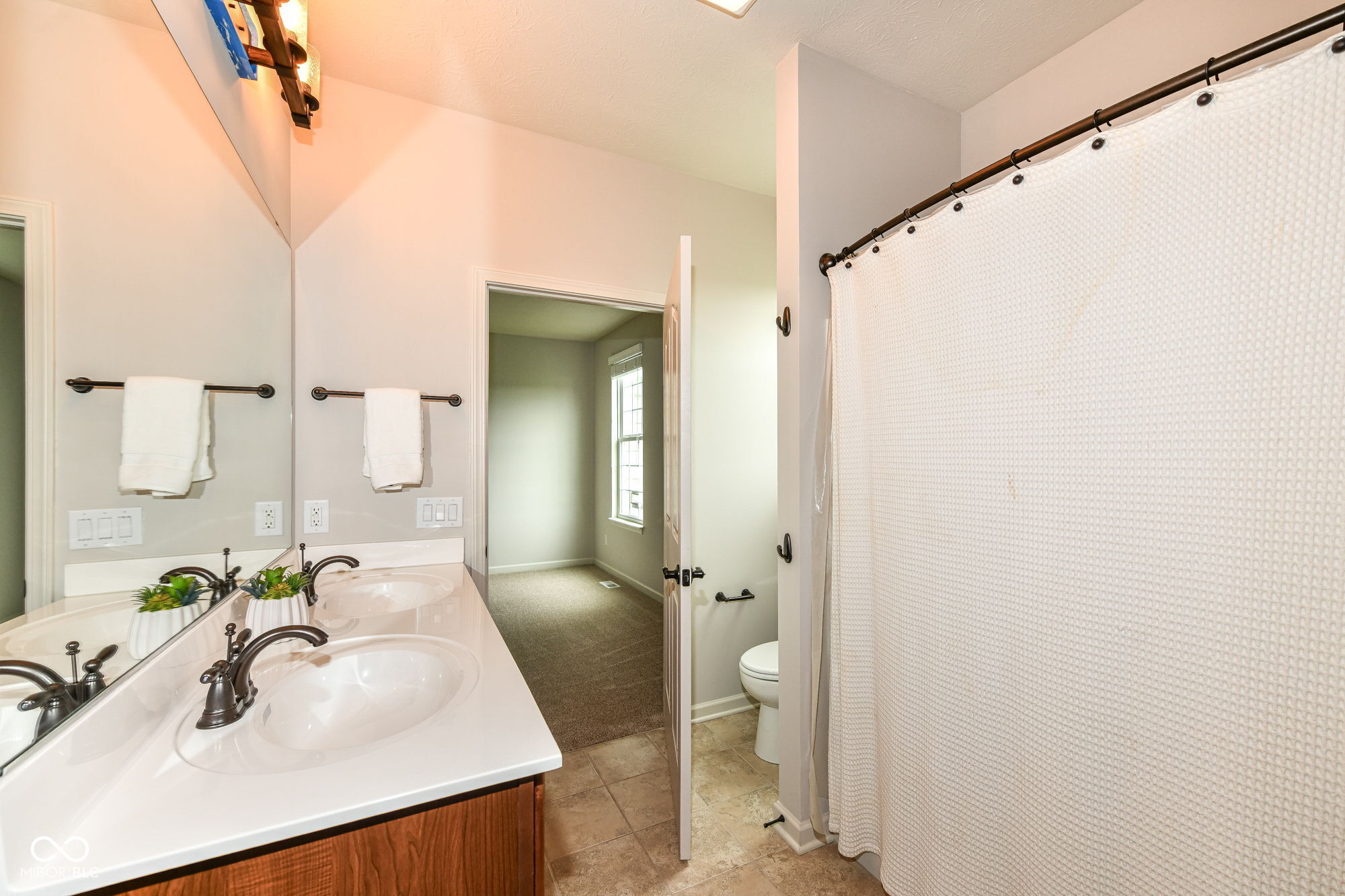 14375 Pendragon Way Fishers, IN 46037 - Photo 26 of 39