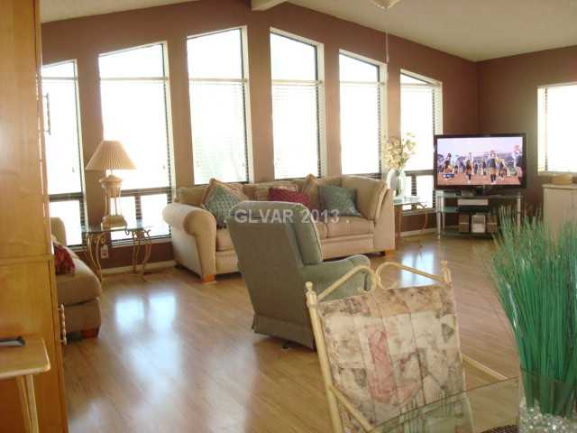 5475 Petaca Road Las Vegas, NV 89122 - Photo 4 of 16 Living Room.