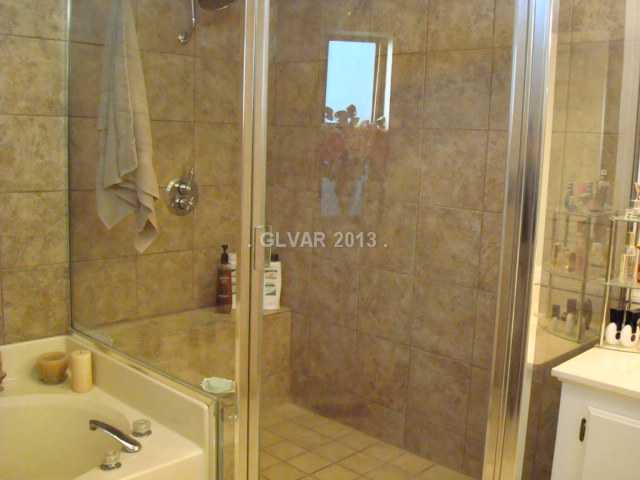 5475 Petaca Road Las Vegas, NV 89122 - Photo 9 of 16 Master Bath/Spa.