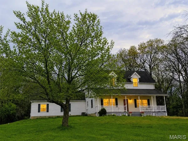 $949,000 | 8578 Lizard Lane, Dittmer, MO 63023